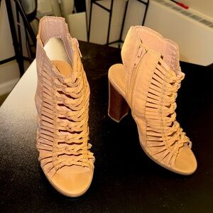 Windsor Chunky Heel! Perfect for Szn Change